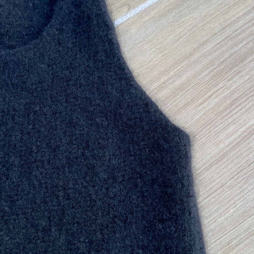 Subtle Luxury 100% Cashmere Black Sleeveless Top Size Small/Medium - Picture 6 of 9